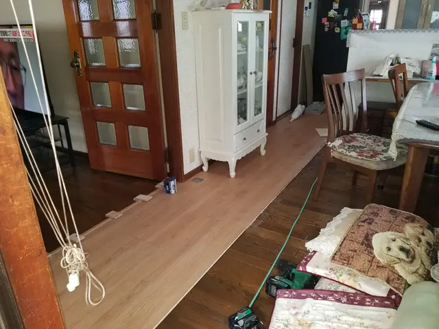 フローリングの補修、張り替えサービスの画像