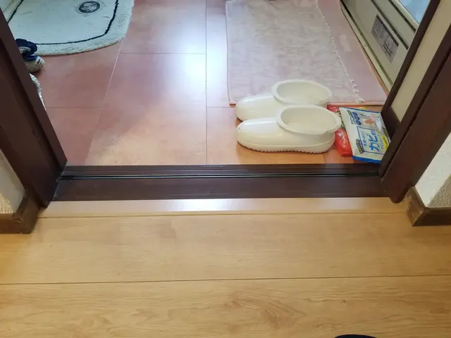 フローリングの補修、張り替えサービスの画像