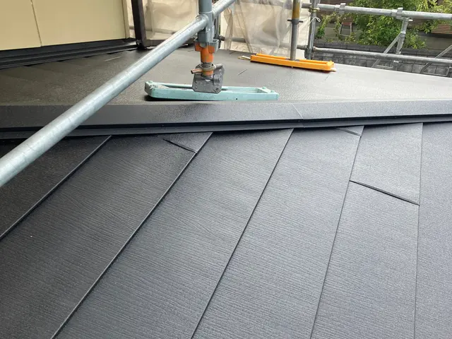 ◉女性スタッフ同行 ◉業界40年の一級かわらぶき技能士が施工致しますサービスの画像