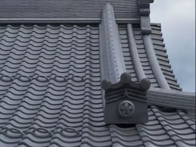 ◉女性スタッフ同行 ◉業界40年の一級かわらぶき技能士が施工致しますサービスの画像