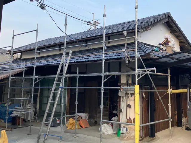 ◉女性スタッフ同行 ◉業界40年の一級かわらぶき技能士が施工致しますサービスの画像