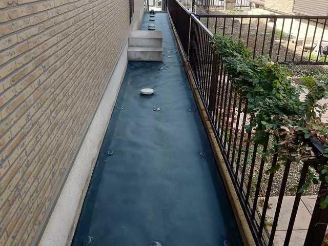 防草シート施工サービスの画像