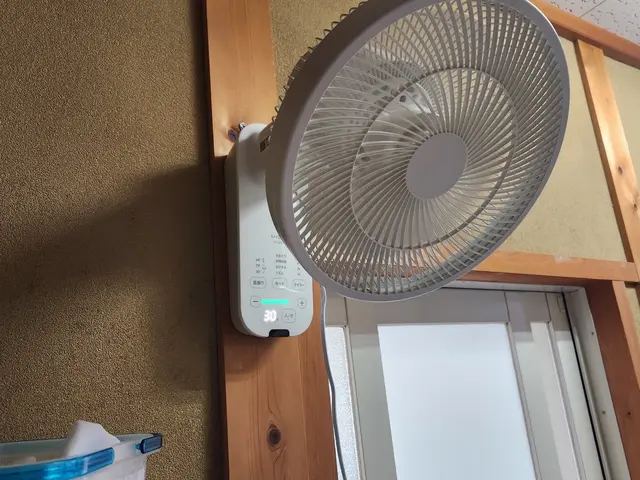 脱衣所・キッチン・寝室に大人気！壁掛けにする事によって景観◎サービスの画像