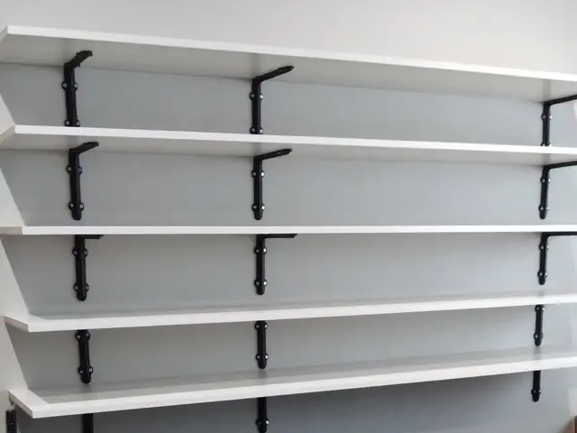 経験豊富な大工が丁寧に取付します。◆手軽に頼んでうれしい満足。サービスの画像