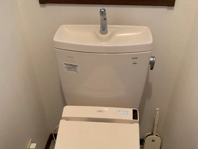 【処分込み】一般トイレ、タンクレスタイプの交換ならお任せ下さい！お問合せ下さいサービスの画像