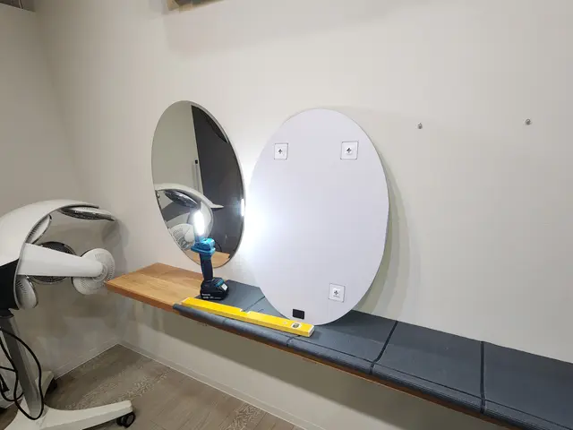 ミラーキャビネット、室内鏡（ミラー）、絵フレーム、家具の取り付け・墨田区から～!サービスの画像