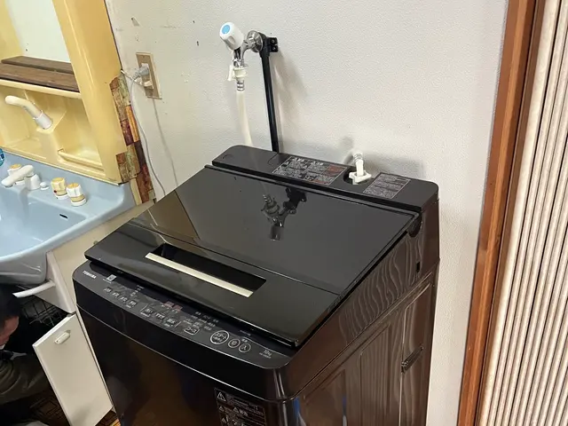 洗濯機パン取付・交換お任せ下さい！外置き洗濯機を室内移動可能◎サービスの画像