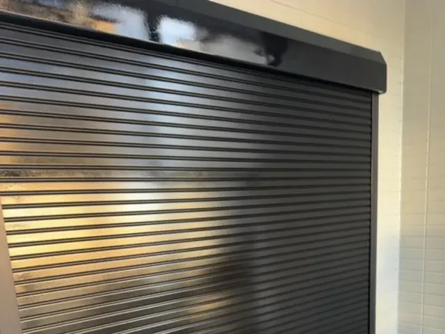 サビ防止！長持ちするシャッター塗装は職人直施工サービスの画像