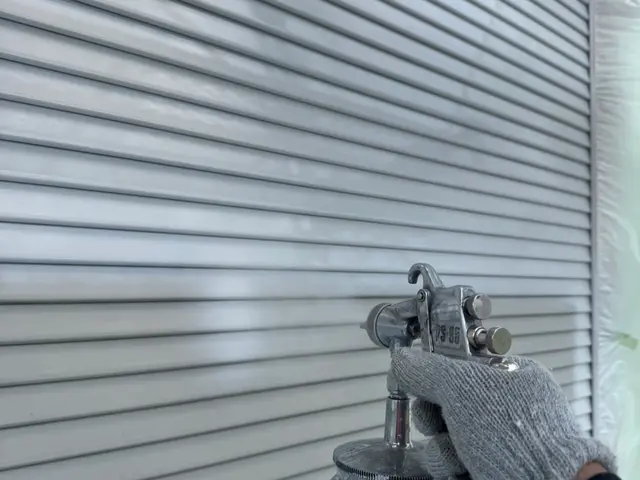 サビ防止！長持ちするシャッター塗装は職人直施工サービスの画像