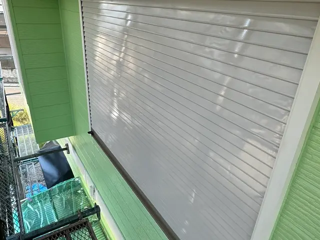 サビ防止！長持ちするシャッター塗装は職人直施工サービスの画像
