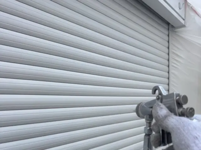 サビ防止！長持ちするシャッター塗装は職人直施工サービスの画像