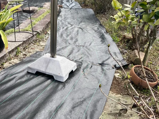 春だ！地域密着！低価格♩雑草でお困りの方！防草シートで雑草対策しませんかサービスの画像