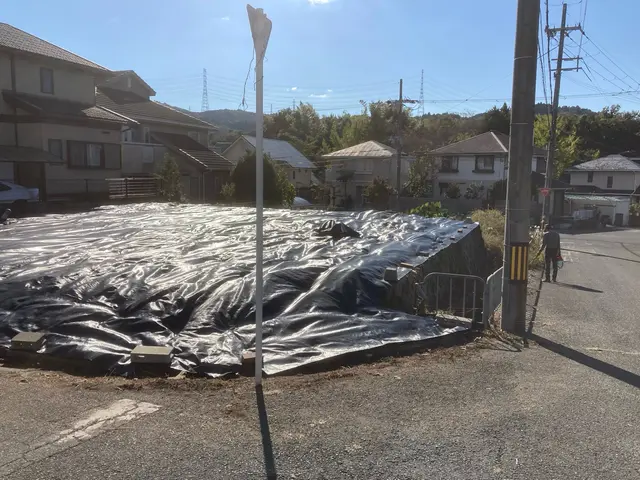 春だ！地域密着！低価格♩雑草でお困りの方！防草シートで雑草対策しませんかサービスの画像