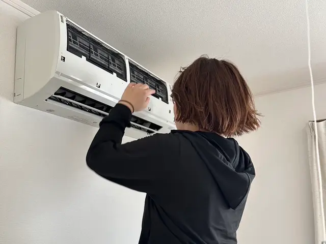 暖房前におすすめ！夏の汚れを徹底洗浄するプロのエアコンクリーニングサービスの画像