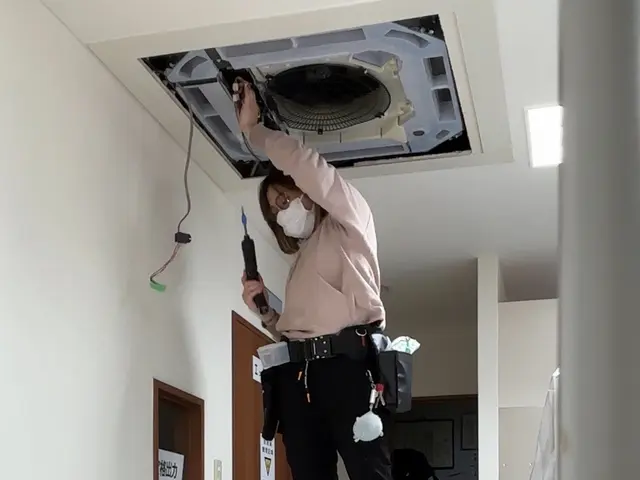 暖房前におすすめ！夏の汚れを徹底洗浄するプロのエアコンクリーニングサービスの画像