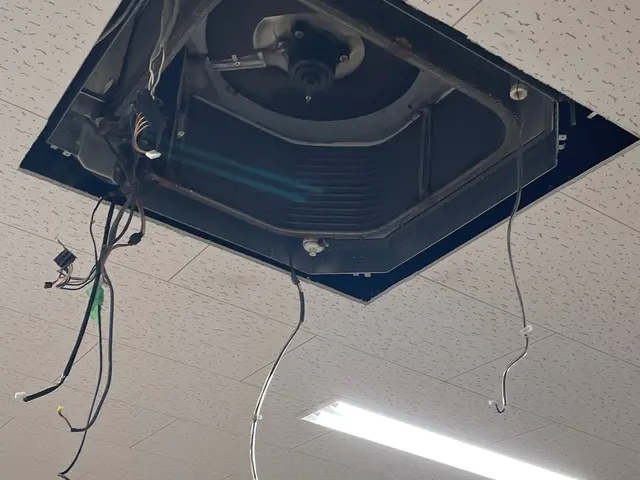 セットがお得です！日進市よりお伺いします　業歴15年以上業務用エアコンもお任せサービスの画像