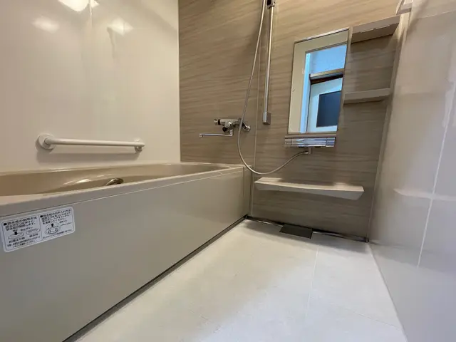 浴室改修工事　タイルからシステムバスでもシステムバスからシステムバスでも対応可。サービスの画像