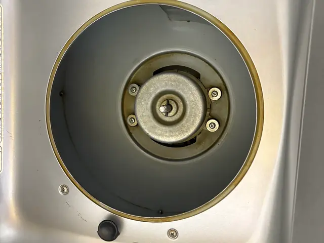 掃除したいけど見るのぎ怖いレンジフード。油汚れを落としてスッキリしましょう！サービスの画像