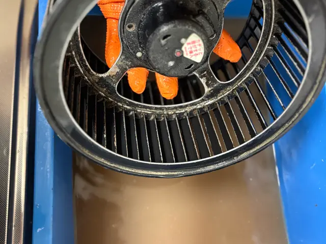 掃除したいけど見るのぎ怖いレンジフード。油汚れを落としてスッキリしましょう！サービスの画像