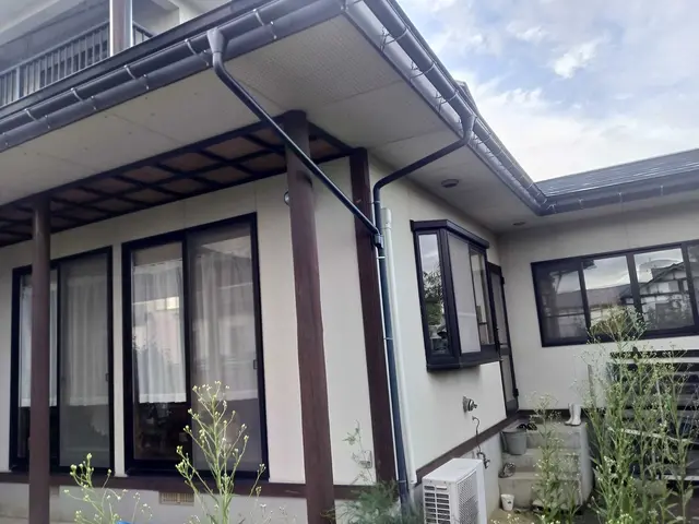 自社職人が施工！雨樋修理、掃除や詰まりならお任せ下さい！サービスの画像