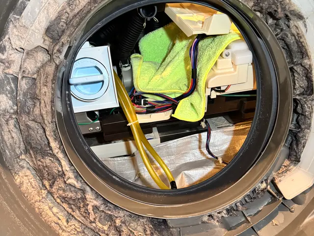 初めてでも安心！乾燥時間が長い・生乾き臭改善！状態によってヒートポンプ洗浄対応店サービスの画像