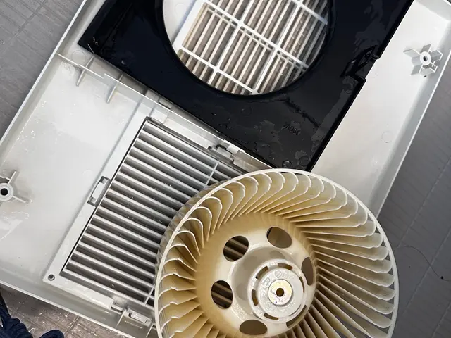 お風呂の高圧洗浄と換気扇分解清掃でお風呂をピカピカに！サービスの画像