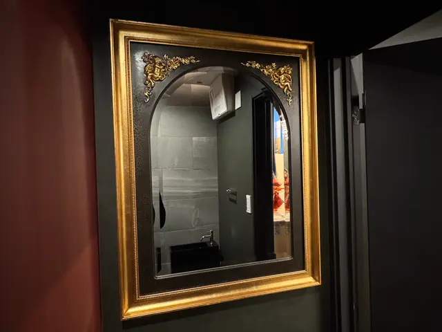 【関西】★金賞店舗★ 「壁掛けミラー」のみ対応可能！浴室・糊付け・超大型は不可。サービスの画像