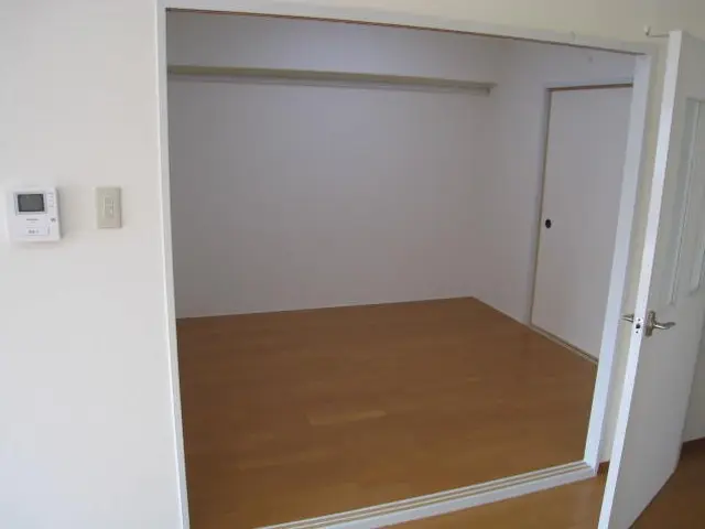 【大工直営】経験豊富な大工が迅速丁寧にフローリングの作業をいたします！サービスの画像