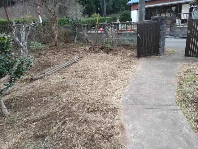 草刈り（草刈り機）サービスの画像