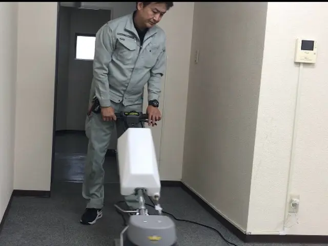 出張カーペット・ラグクリーニング！重いカーペット運搬必要ありません。サービスの画像