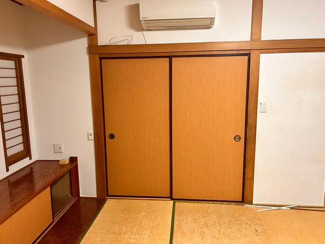 襖の張り替えは拓建リフォームにお任せください！クロスへの張り替えも承ります！サービスの画像