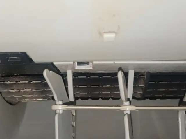 「エアコン内部の黒カビ徹底洗浄｜お掃除機能付き対応｜高圧洗浄」サービスの画像