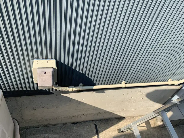 【第一種電気工事士の私が訪問！】電源がない場所の据付もお任せ下さい！サービスの画像