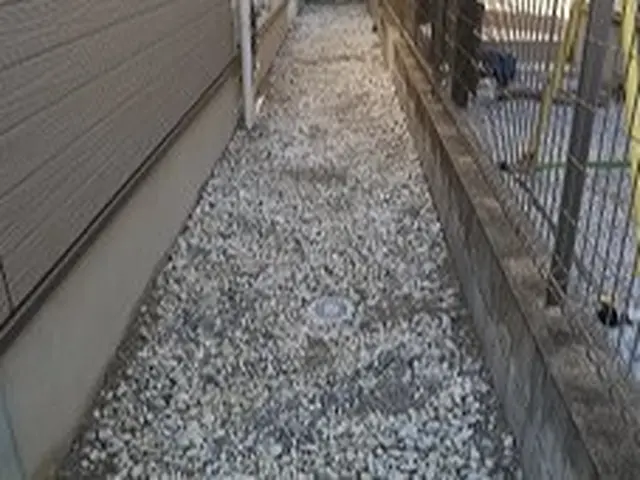 防草シートでしつこい雑草をシャットアウト！サービスの画像