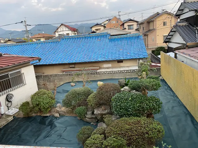 防草シートでしつこい雑草をシャットアウト！サービスの画像