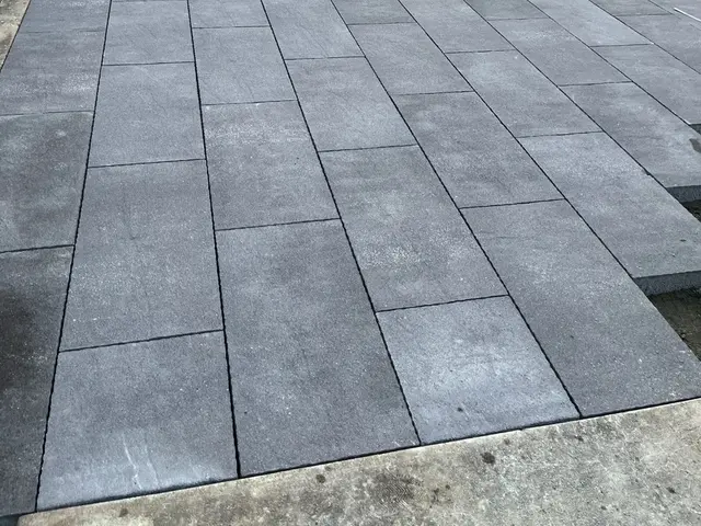 曲線も模様も自由自在！熟練した技術による本格施工､花壇も対応！サービスの画像