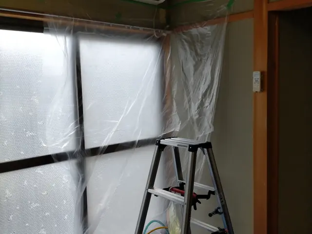 分解洗浄で黒カビ除去。キレイな風をお届けします。損害保険加入サービスの画像