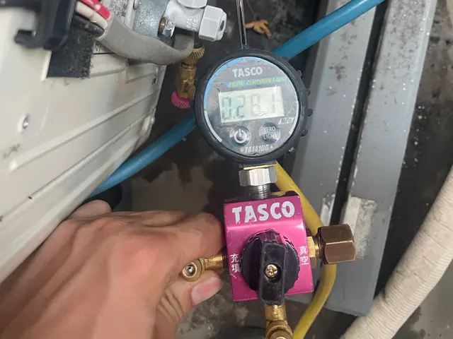 エアコン修理作業サービスの画像