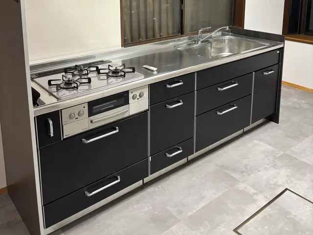 古くなった扉やキッチンが新品のように！サービスの画像