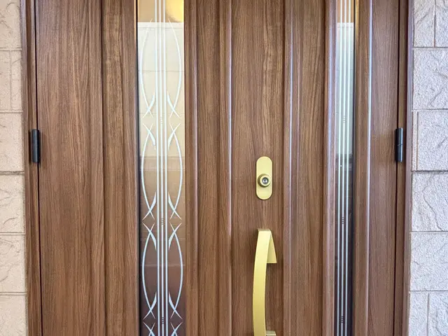 古くなった扉やキッチンが新品のように！サービスの画像