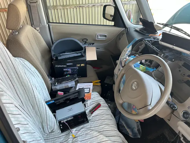 なるべく配線は隠して、見た目スッキリにします。サービスの画像