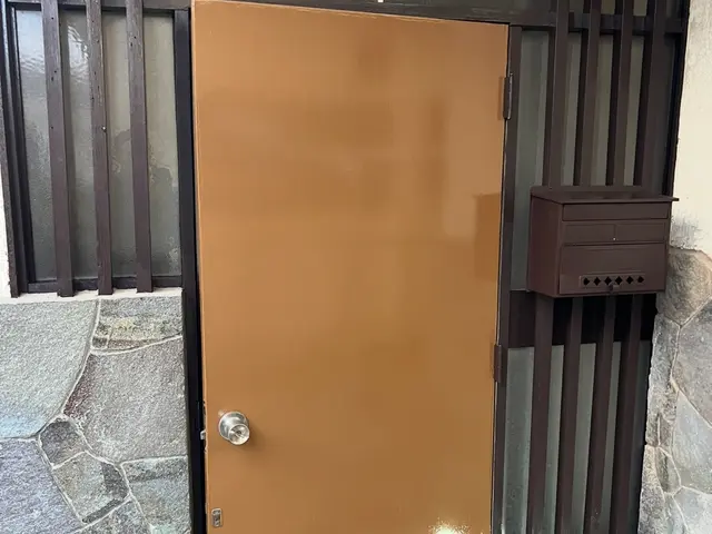 木製玄関ドアの塗装、ドアの塗装サービスの画像