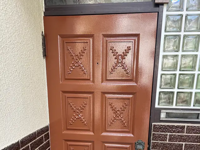 木製玄関ドアの塗装、ドアの塗装サービスの画像