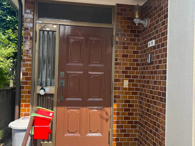 木製玄関ドアの塗装、ドアの塗装サービスの画像