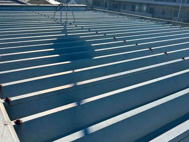 経験豊富な職人が屋根塗装を行います！ご安心してお任せください！サービスの画像