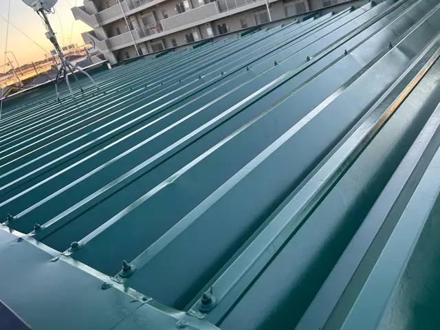 経験豊富な職人が屋根塗装を行います！ご安心してお任せください！サービスの画像