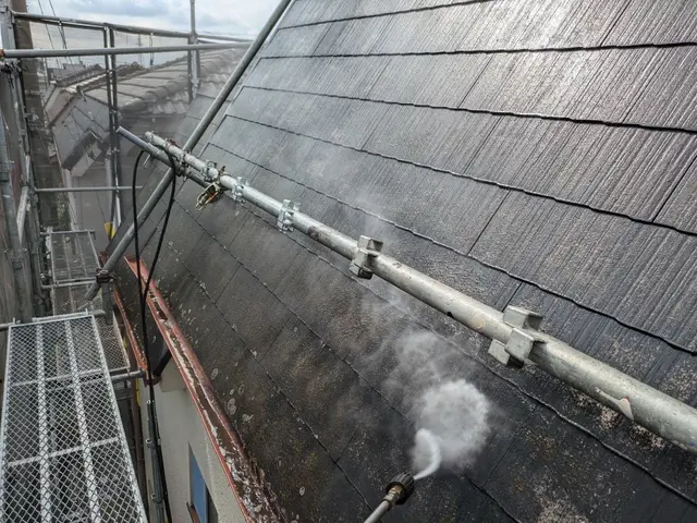 経験豊富な職人が屋根塗装を行います！ご安心してお任せください！サービスの画像