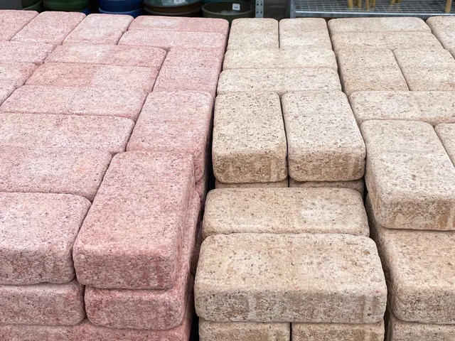 レンガ敷き、インターロッキング、砂利敷き、土間、などさまざま対応可能サービスの画像