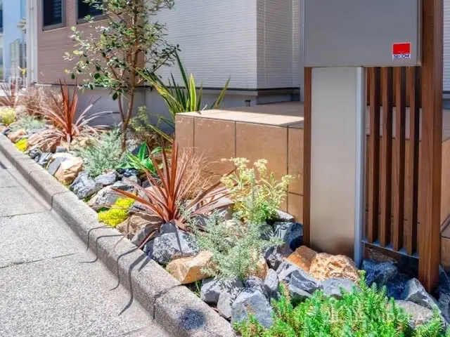 レンガ敷き、インターロッキング、砂利敷き、土間、などさまざま対応可能サービスの画像