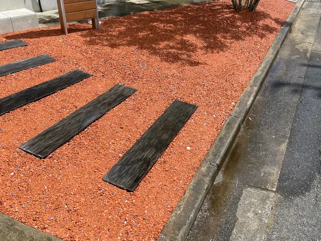 レンガ敷き、インターロッキング、砂利敷き、土間、などさまざま対応可能サービスの画像